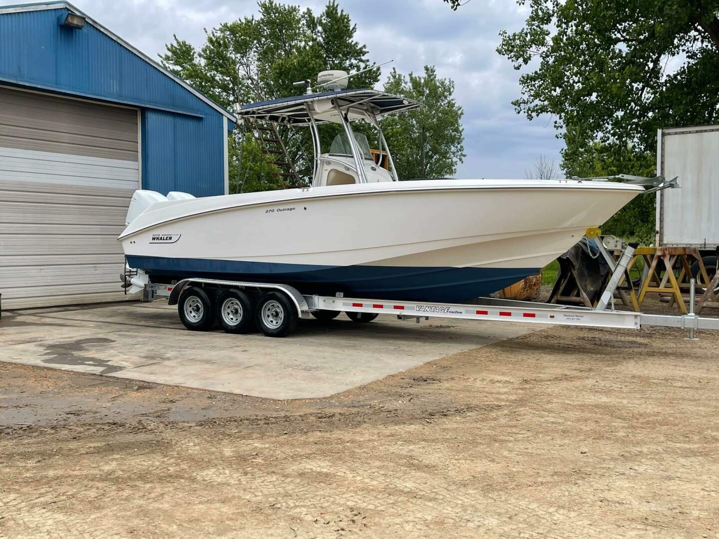 Slide: The Image of Boston Whaler 270 Outrage w/trailer 2004 - 5152487