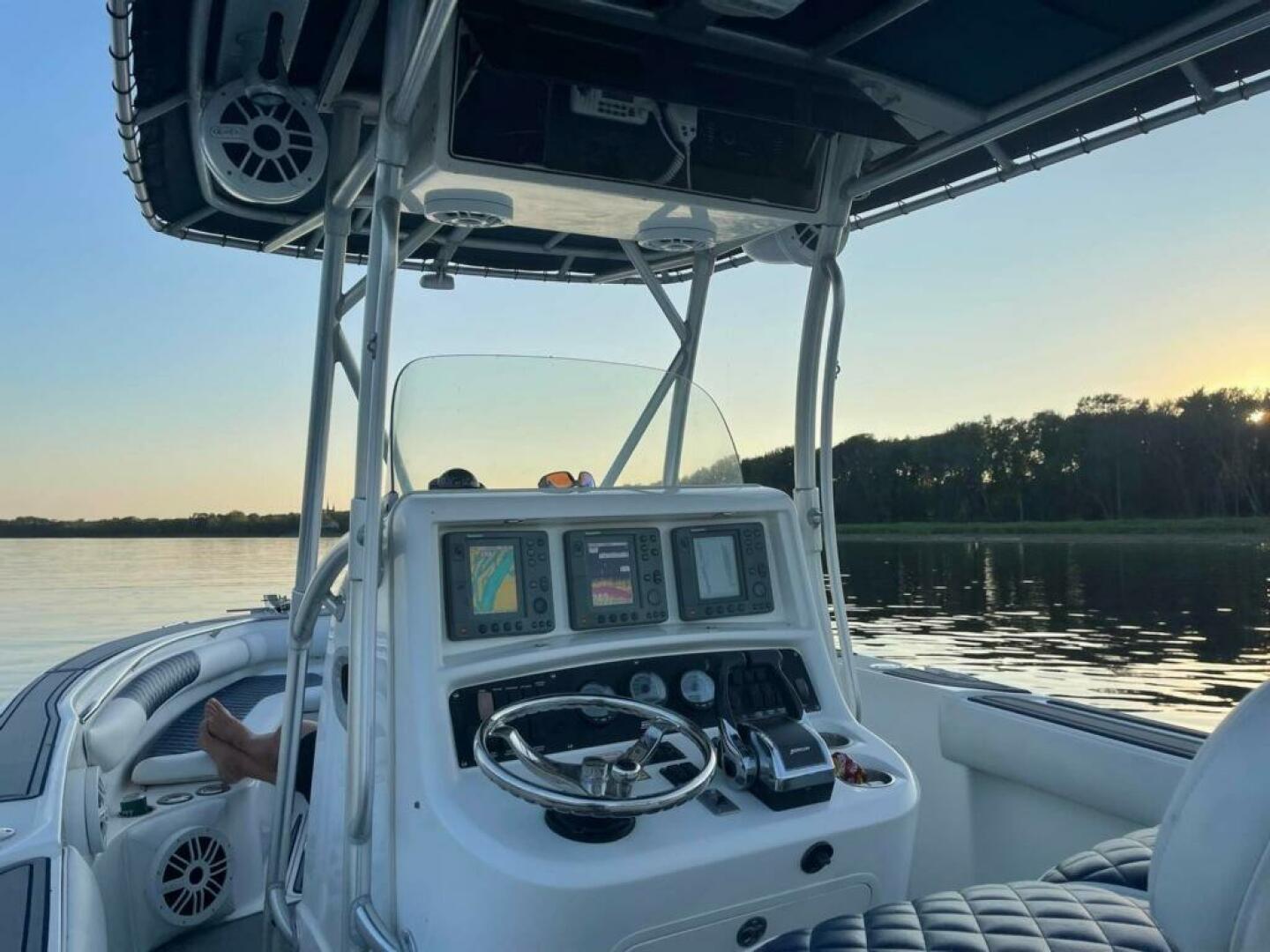 Slide: The Image of Boston Whaler 270 Outrage w/trailer 2004 - 5152488