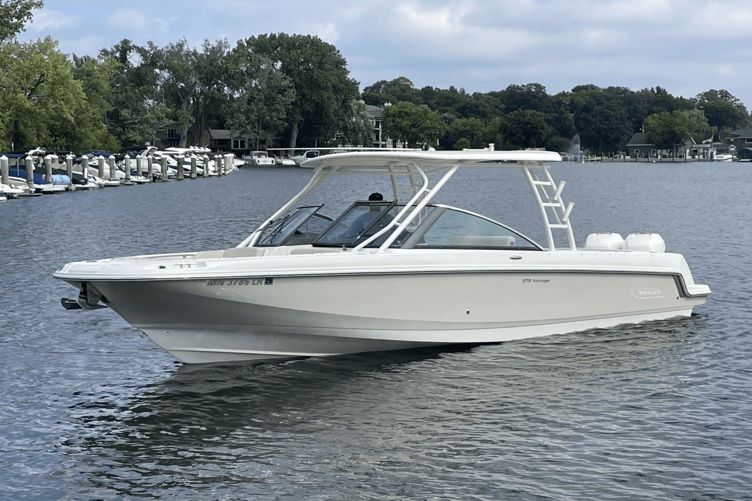 Slide: The Image of Boston Whaler 270 Vantage 2017 - 1