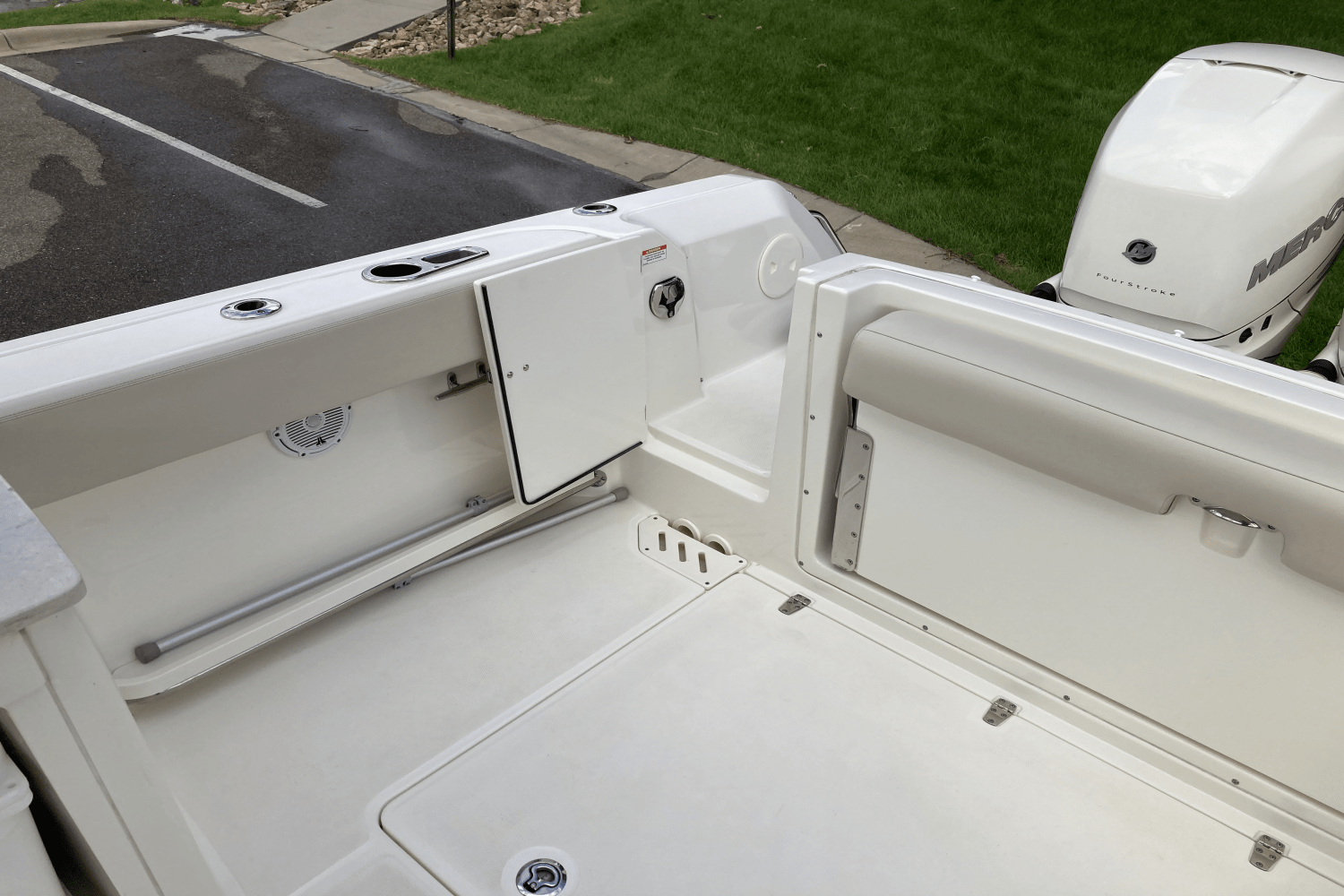 Slide: The Image of Boston Whaler 270 Vantage 2017 - 14