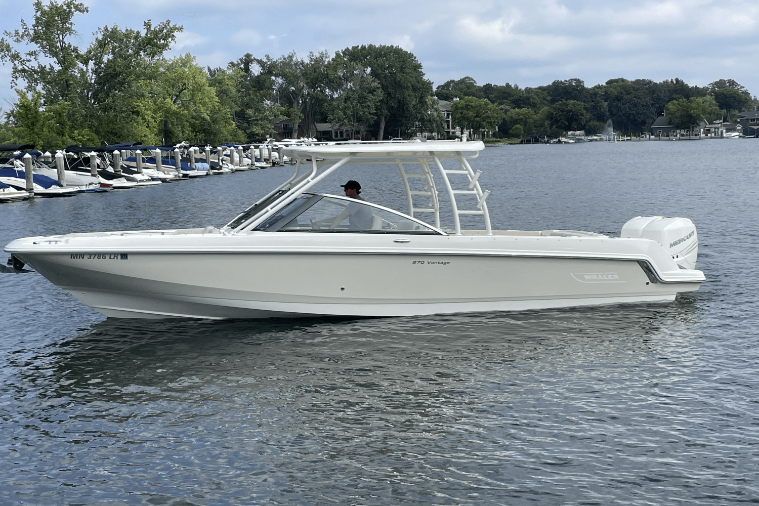 Slide: The Image of Boston Whaler 270 Vantage 2017 - 2