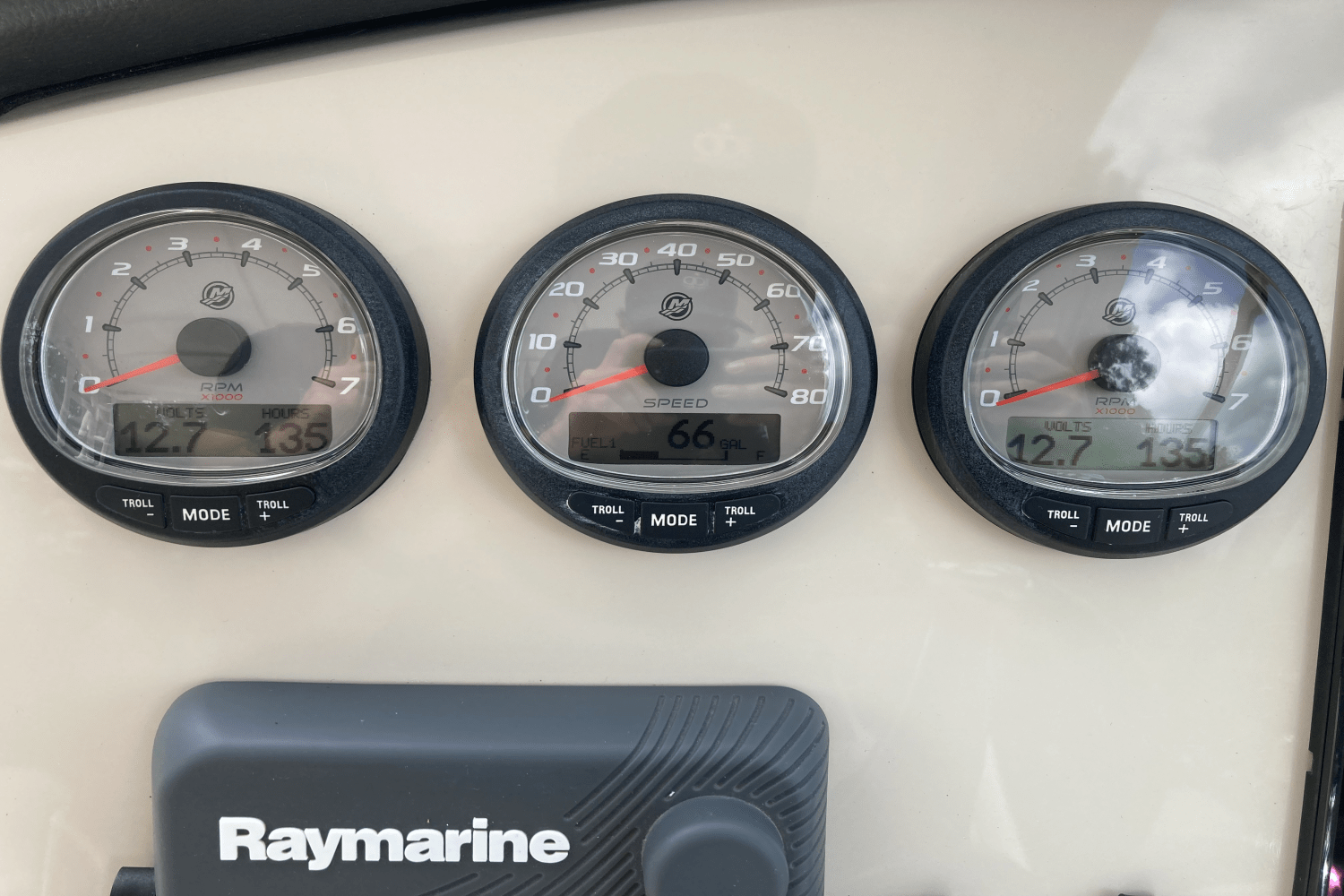 Slide: The Image of Boston Whaler 270 Vantage 2017 - 22