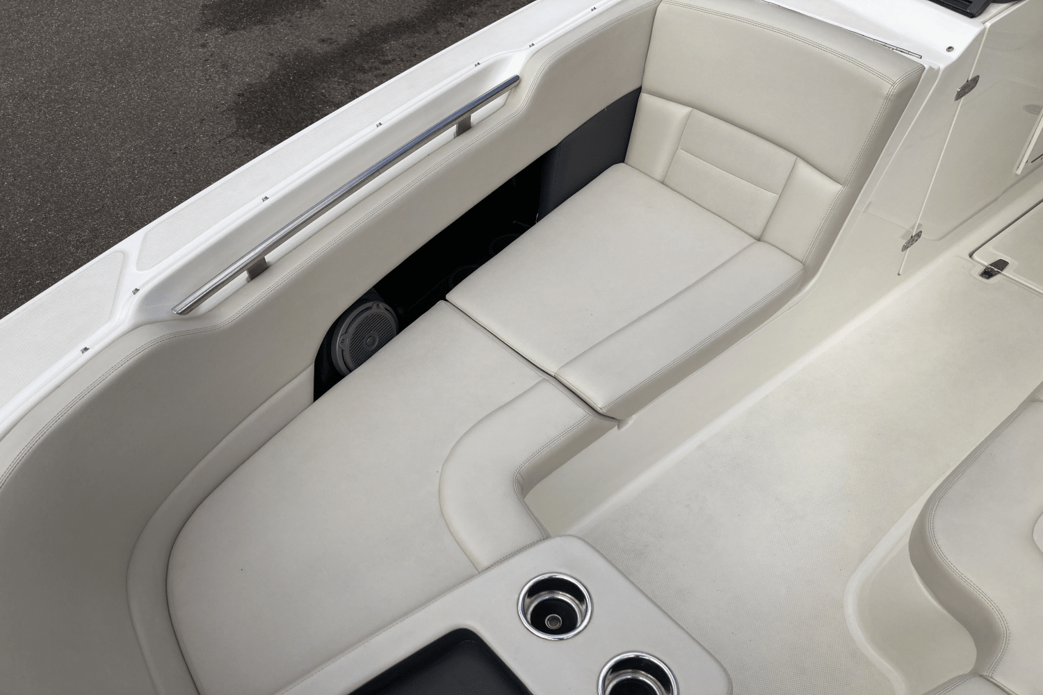 Slide: The Image of Boston Whaler 270 Vantage 2017 - 26