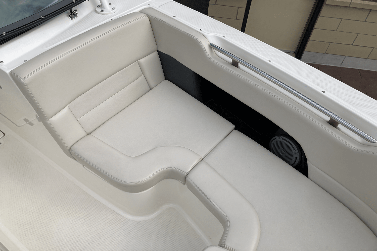 Slide: The Image of Boston Whaler 270 Vantage 2017 - 27