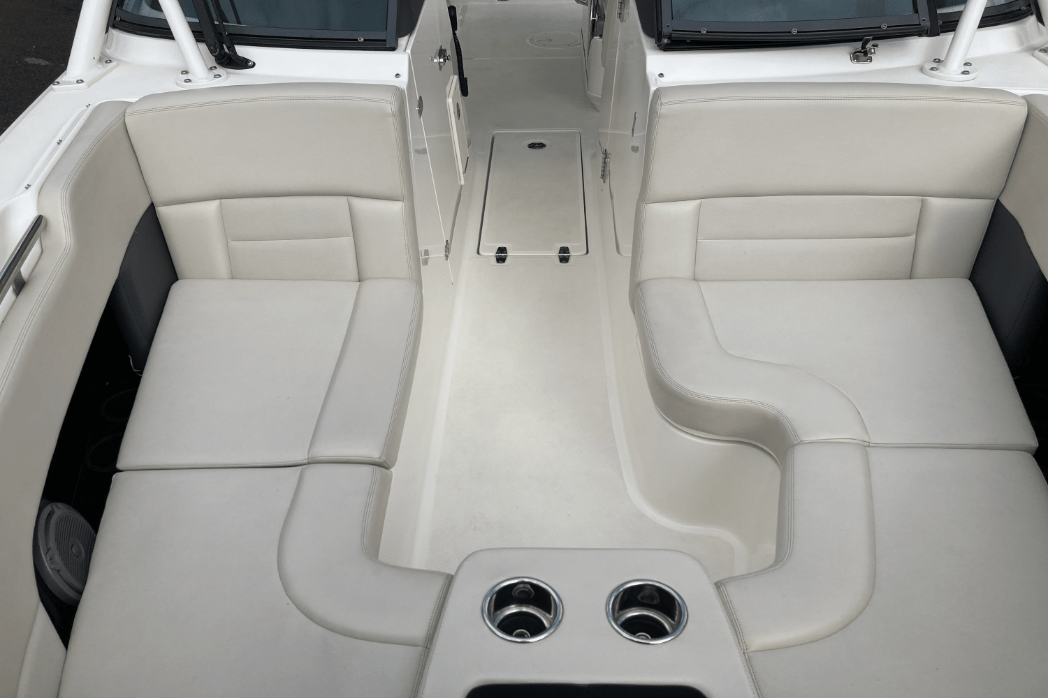 Slide: The Image of Boston Whaler 270 Vantage 2017 - 28