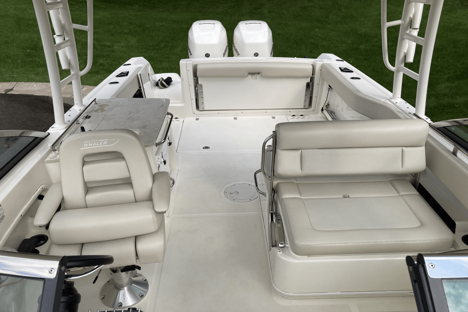 Slide: The Image of Boston Whaler 270 Vantage 2017 - 30