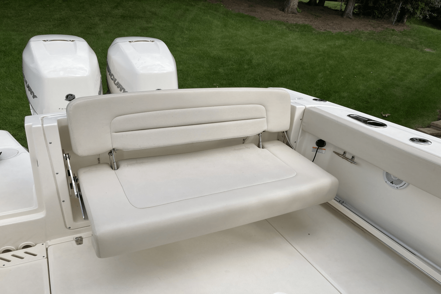 Slide: The Image of Boston Whaler 270 Vantage 2017 - 31
