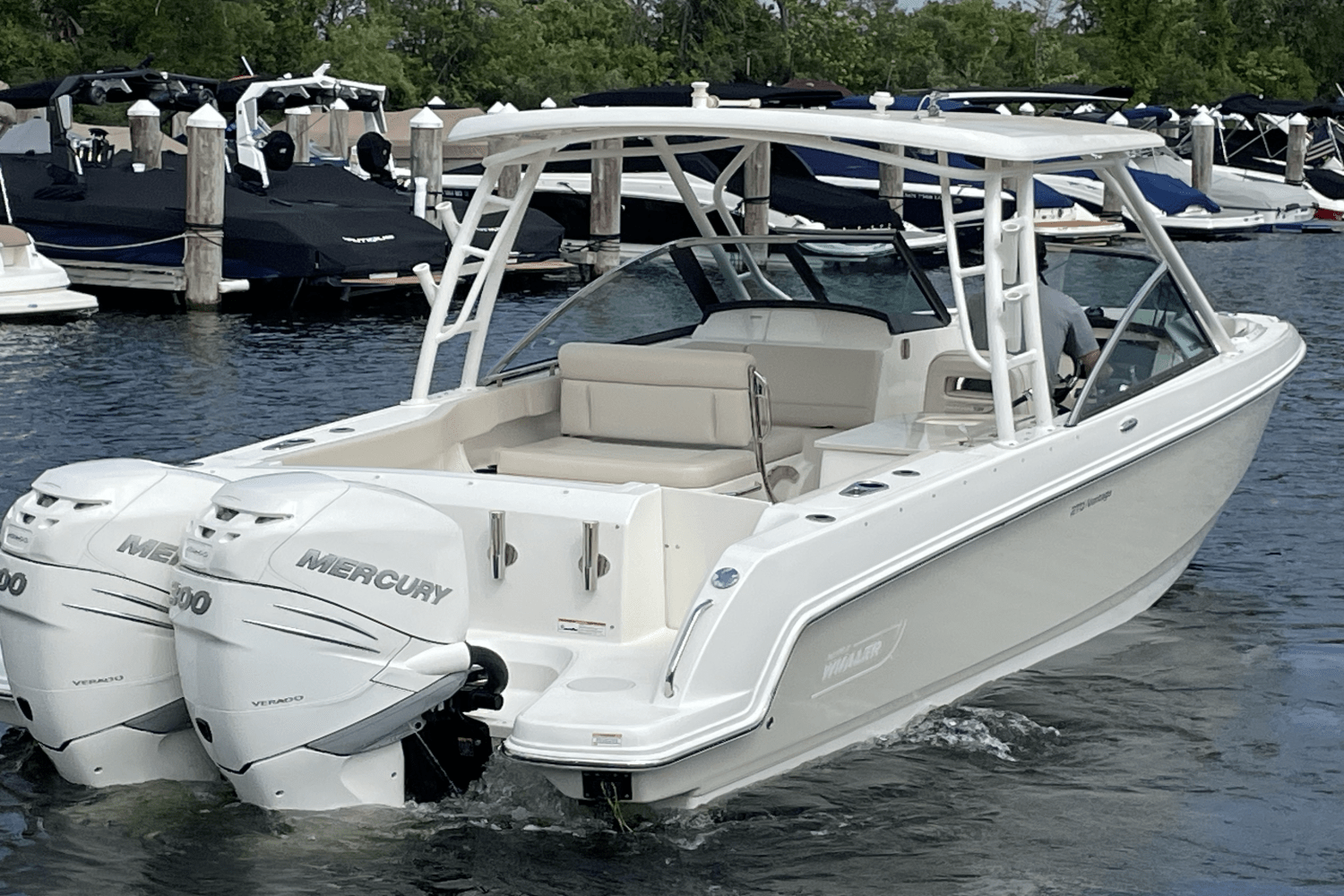 Slide: The Image of Boston Whaler 270 Vantage 2017 - 6