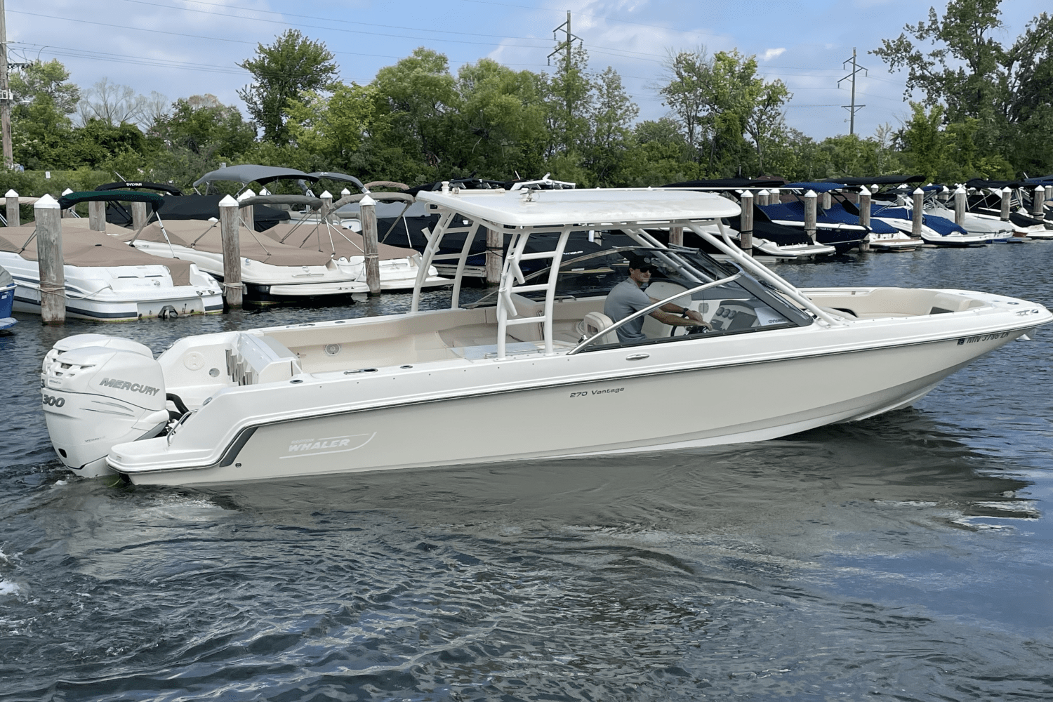 Slide: The Image of Boston Whaler 270 Vantage 2017 - 7