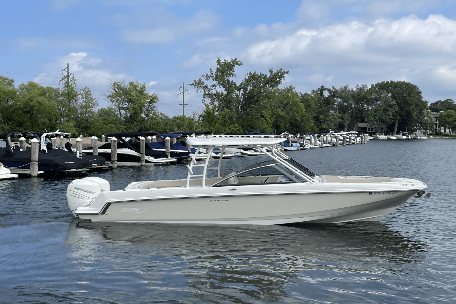 Slide: The Image of Boston Whaler 270 Vantage 2017 - 8