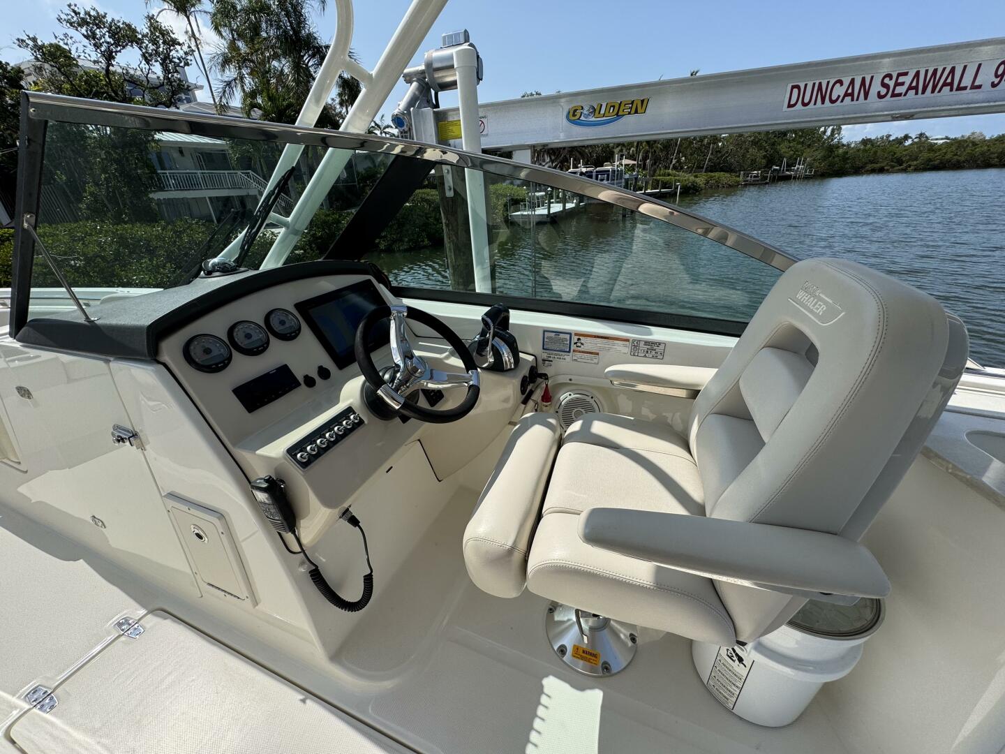Slide: The Image of Boston Whaler 270 VANTAGE 2018 - 5317668