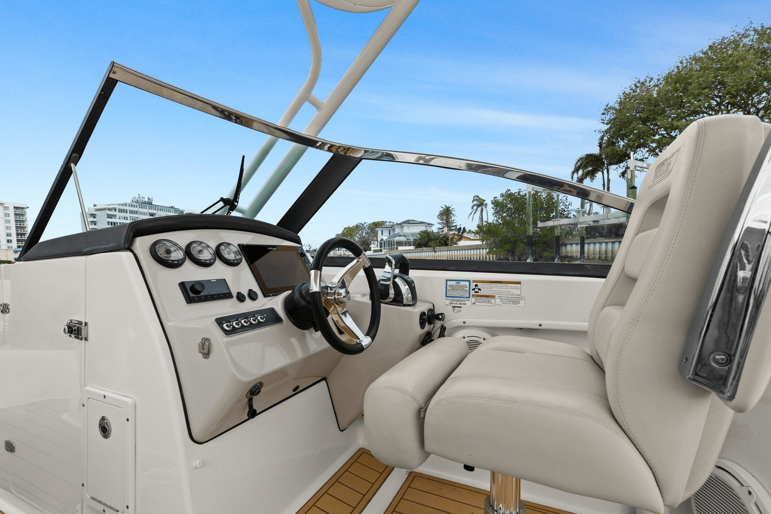 Slide: The Image of Boston Whaler 270 VANTAGE 2018 - 18
