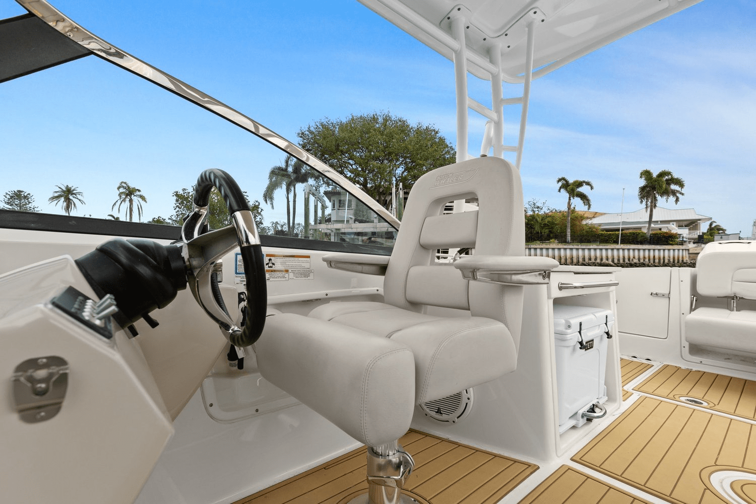 Slide: The Image of Boston Whaler 270 VANTAGE 2018 - 20