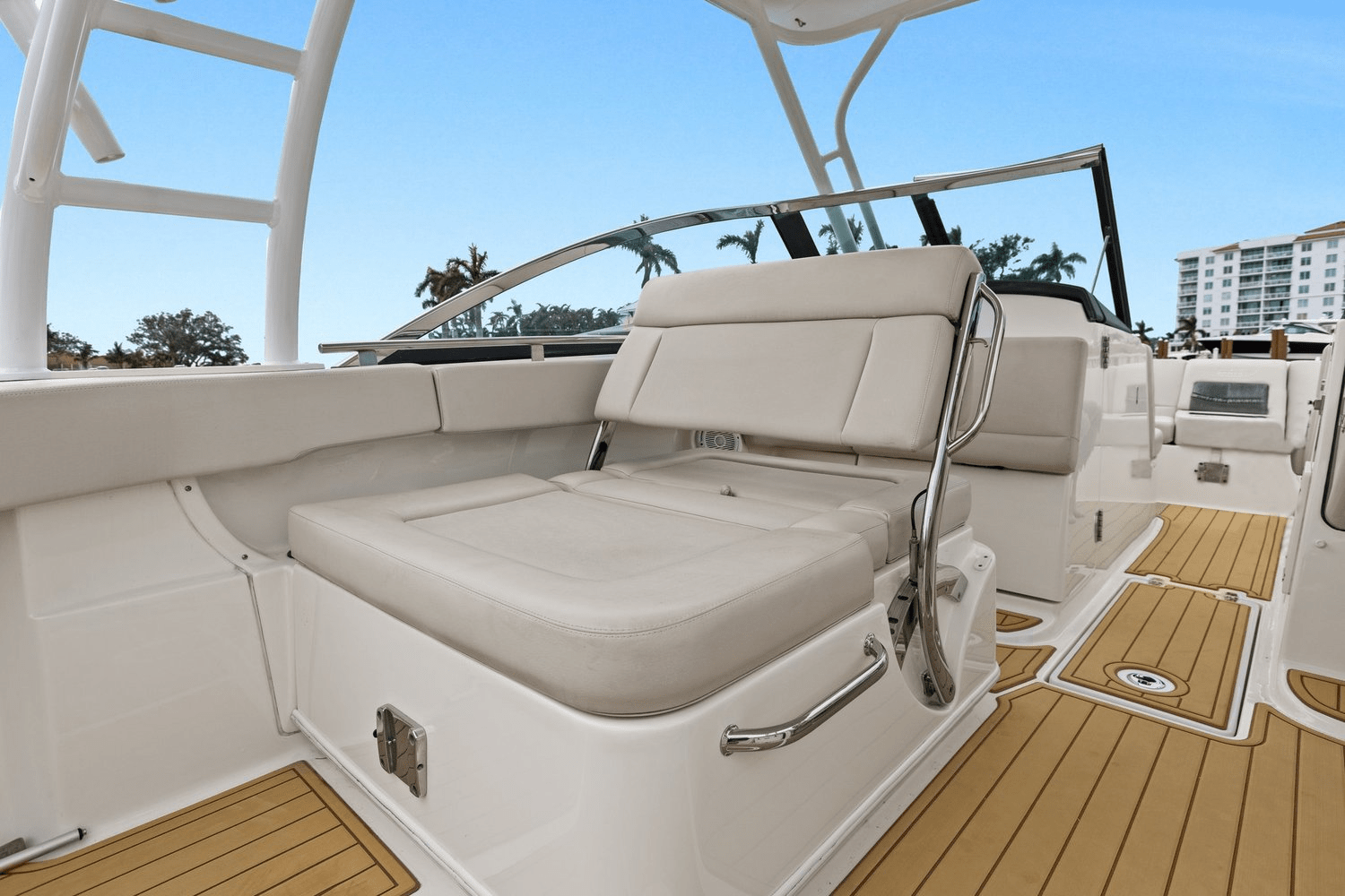 Slide: The Image of Boston Whaler 270 VANTAGE 2018 - 29
