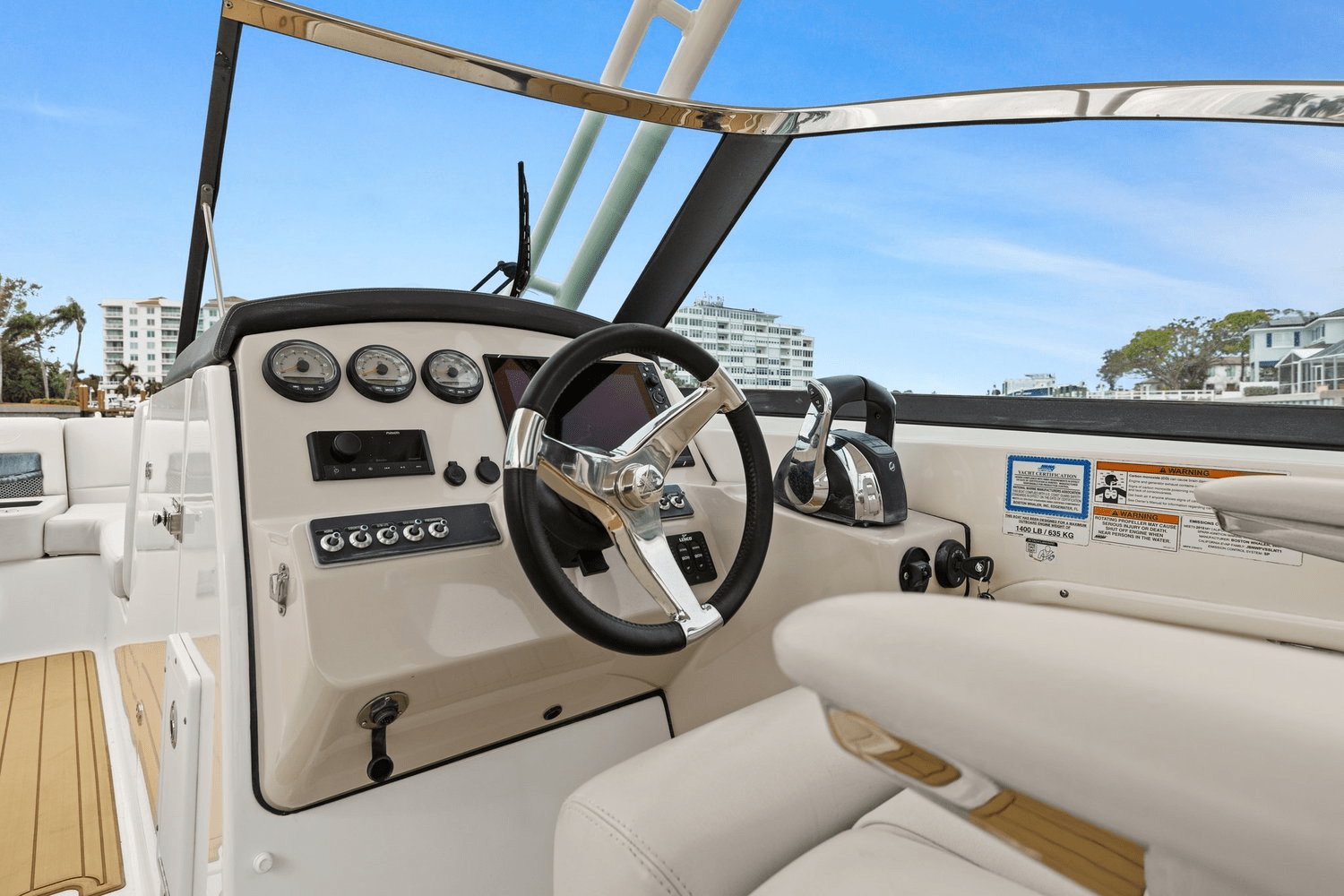 Slide: The Image of Boston Whaler 270 VANTAGE 2018 - 30