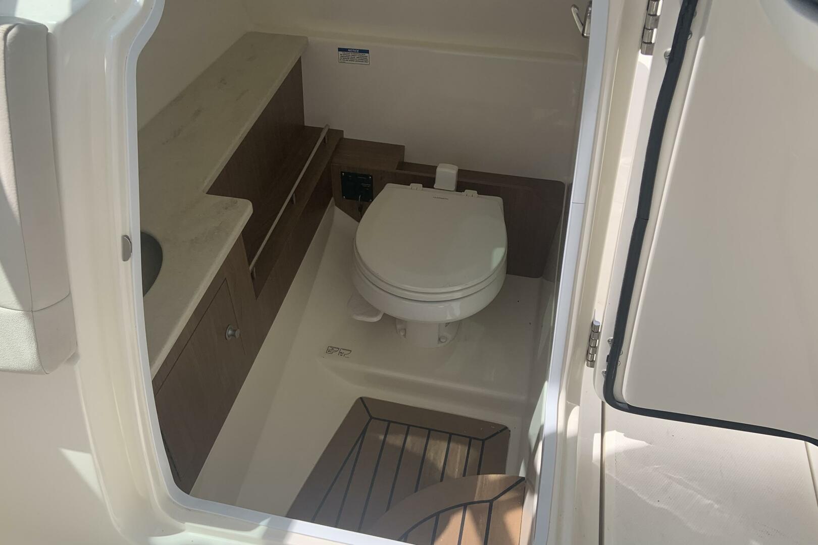 Slide: The Image of Boston Whaler 270 Vantage 2019 - 5289168