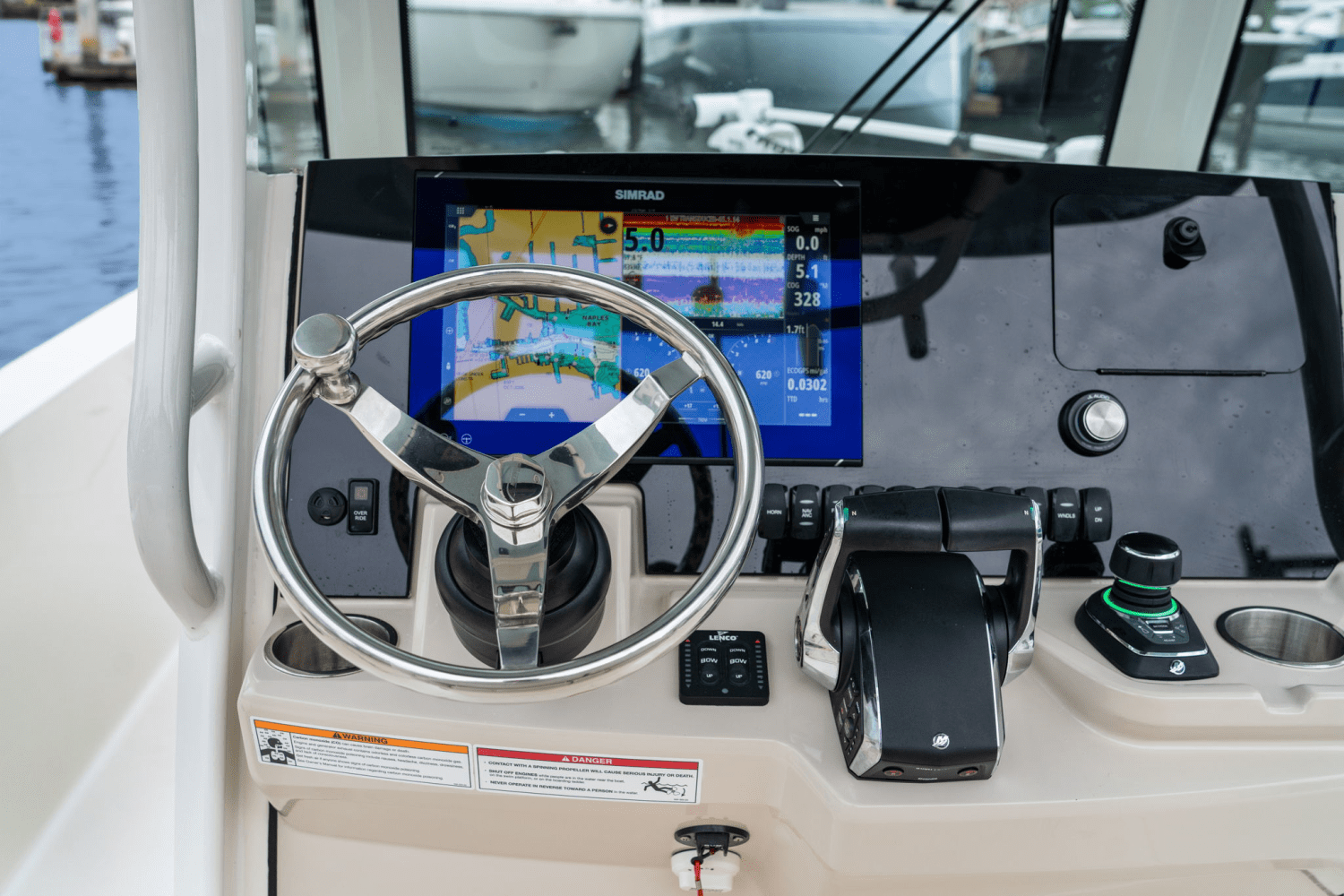 Slide: The Image of Boston Whaler 280 DAUNTLESS 2023 - 11