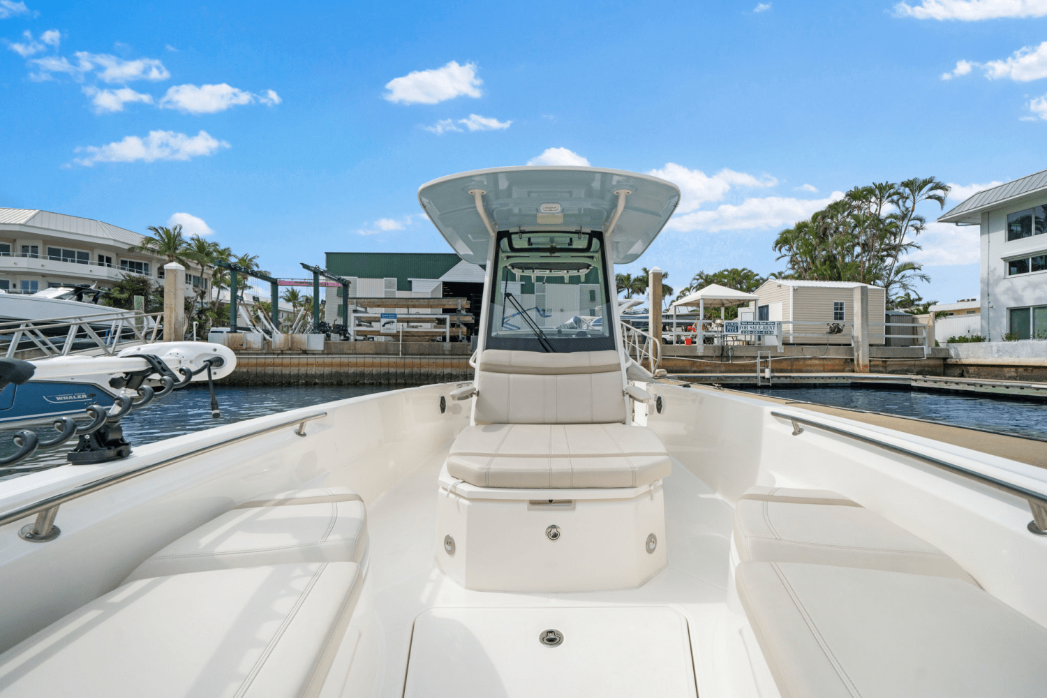 Slide: The Image of Boston Whaler 280 DAUNTLESS 2023 - 14