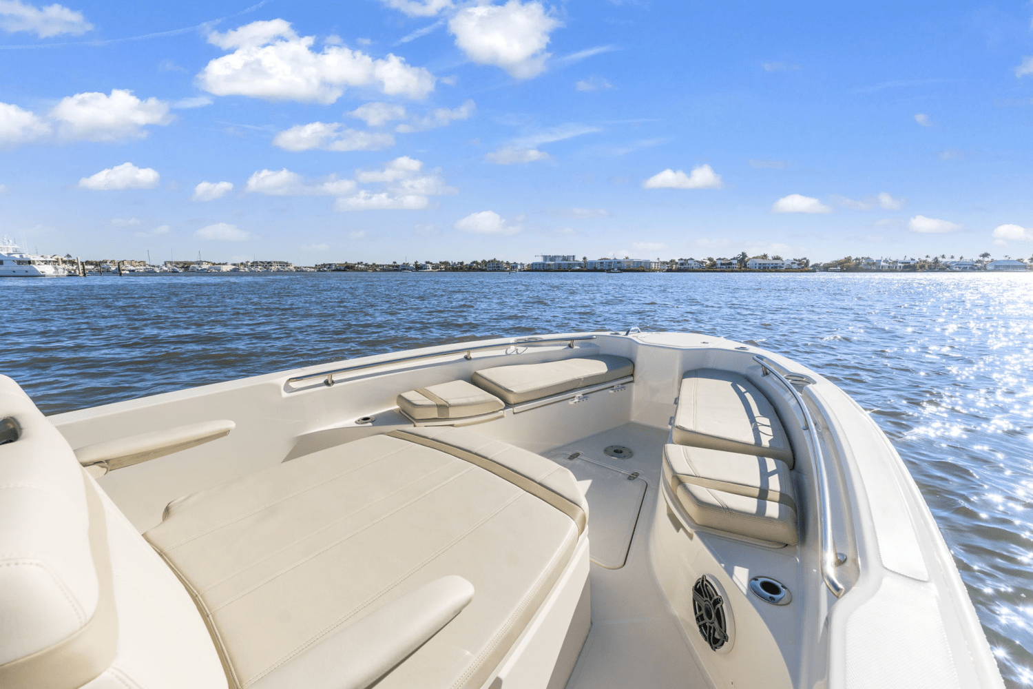 Slide: The Image of Boston Whaler 280 DAUNTLESS 2023 - 14