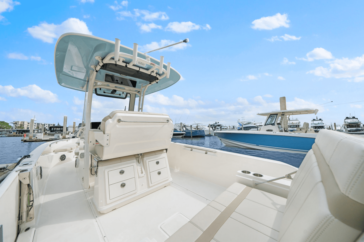 Slide: The Image of Boston Whaler 280 DAUNTLESS 2023 - 15