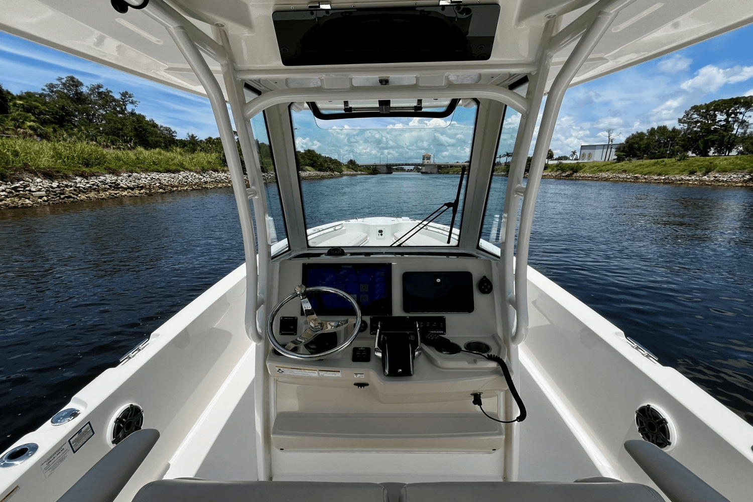 Slide: The Image of Boston Whaler 280 DAUNTLESS 2023 - 16