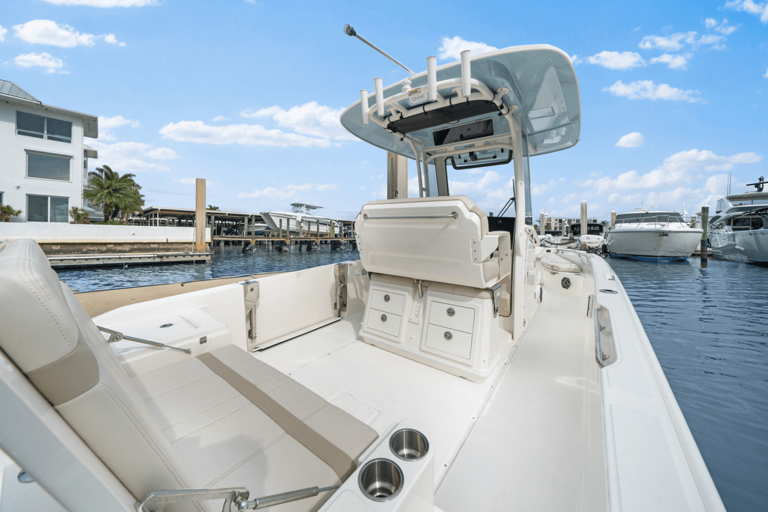 Slide: The Image of Boston Whaler 280 DAUNTLESS 2023 - 16