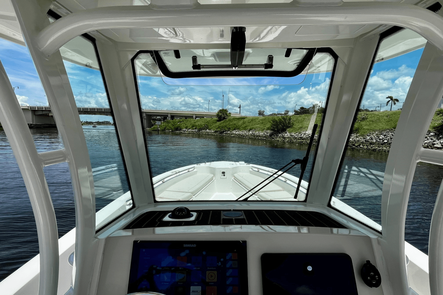 Slide: The Image of Boston Whaler 280 DAUNTLESS 2023 - 17