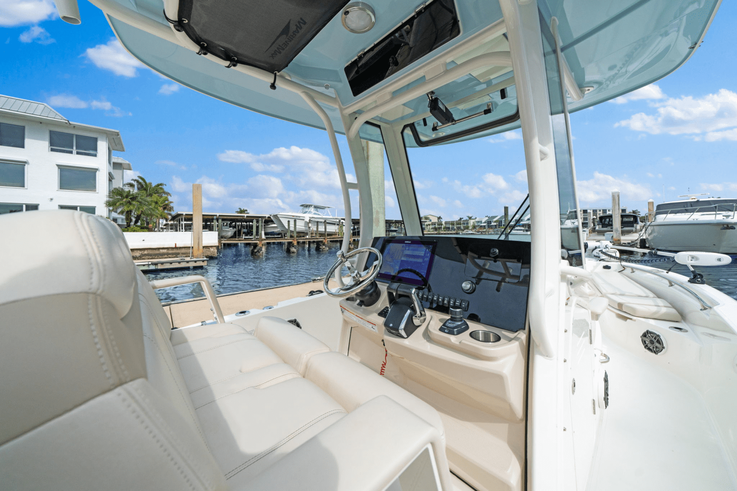 Slide: The Image of Boston Whaler 280 DAUNTLESS 2023 - 17