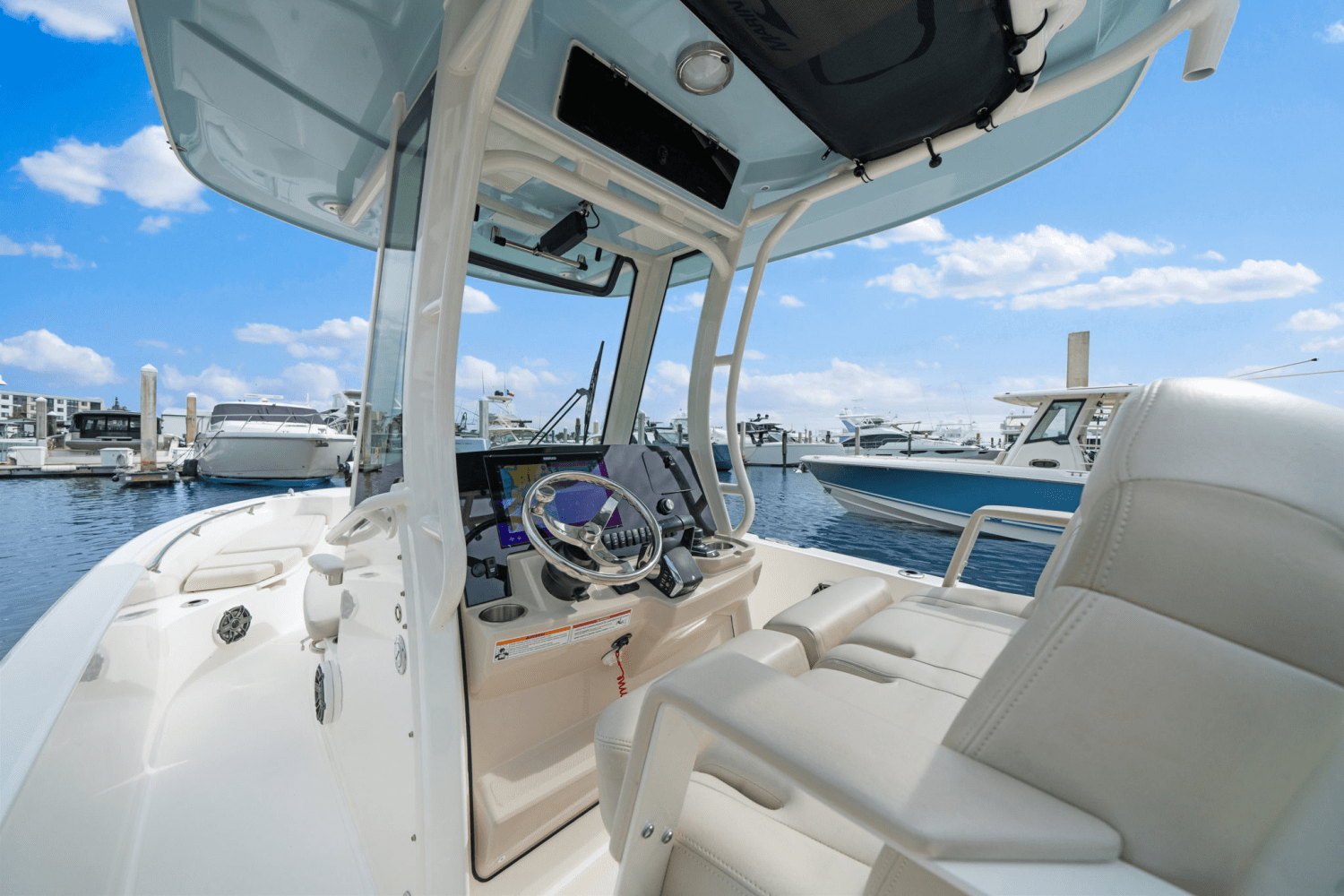 Slide: The Image of Boston Whaler 280 DAUNTLESS 2023 - 18