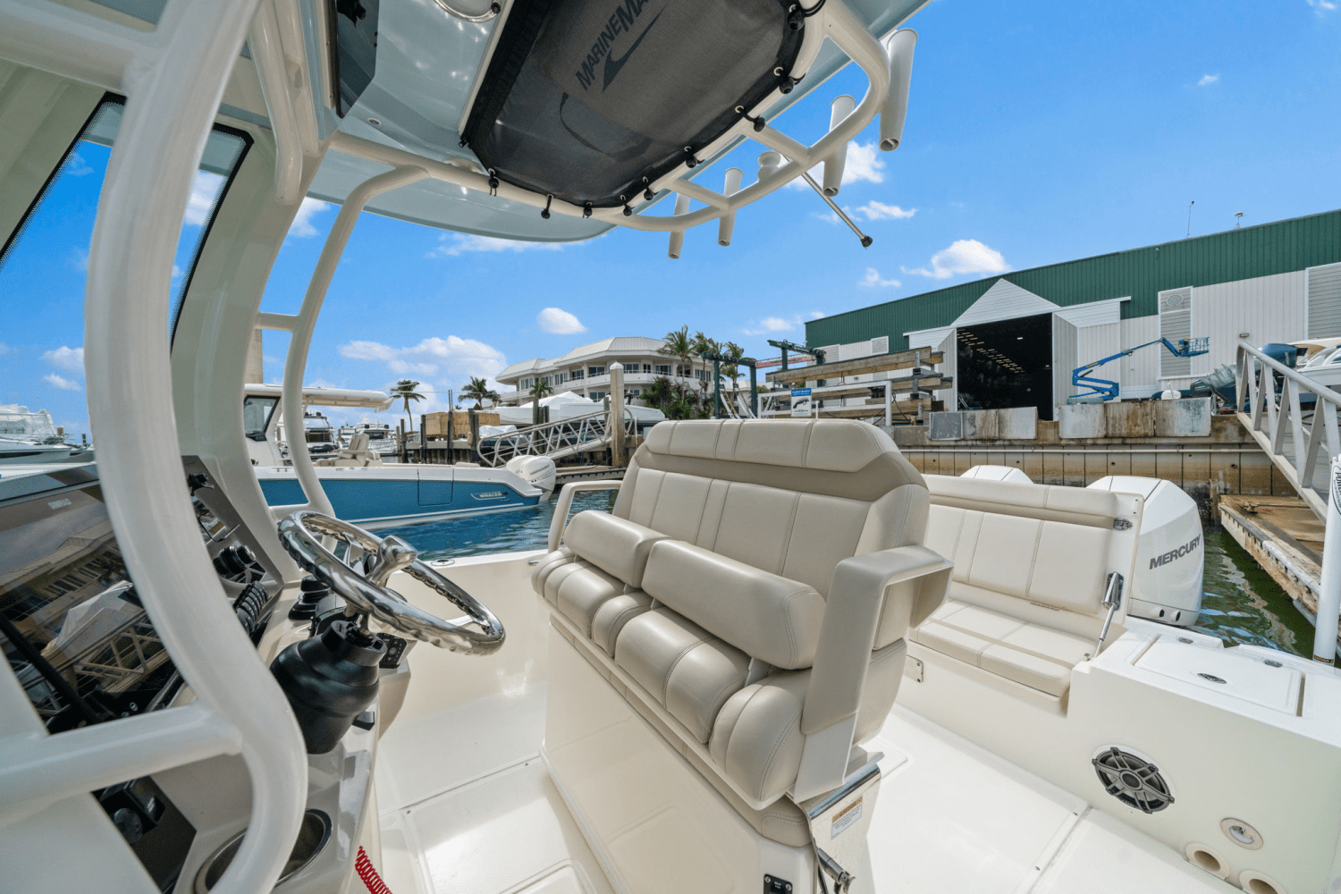 Slide: The Image of Boston Whaler 280 DAUNTLESS 2023 - 19