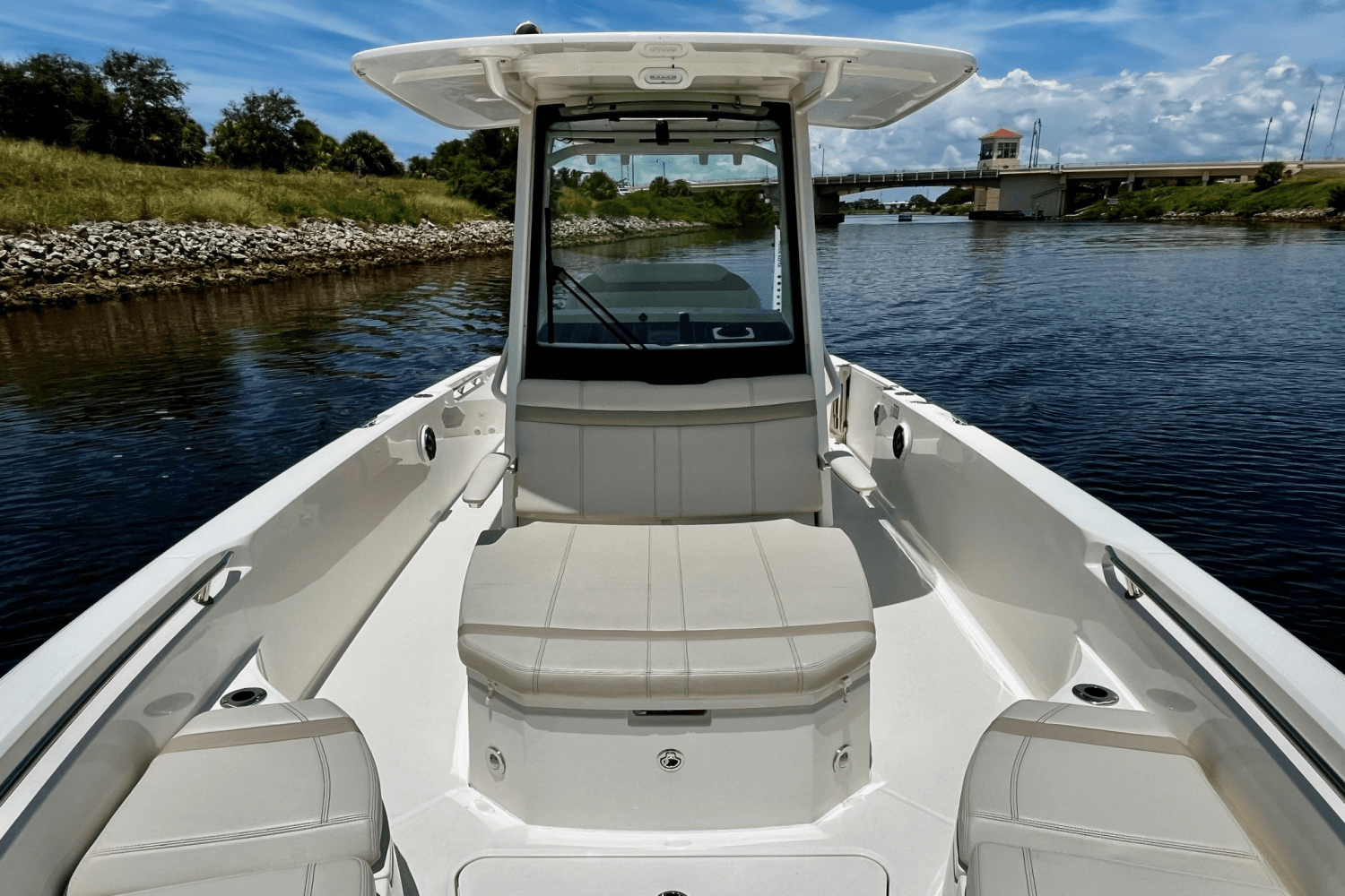 Slide: The Image of Boston Whaler 280 DAUNTLESS 2023 - 20