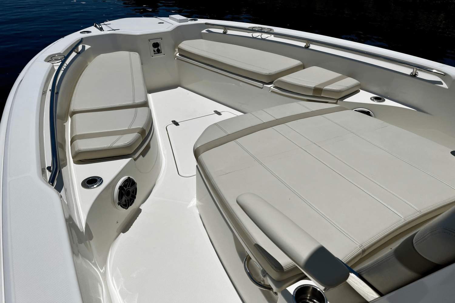 Slide: The Image of Boston Whaler 280 DAUNTLESS 2023 - 21