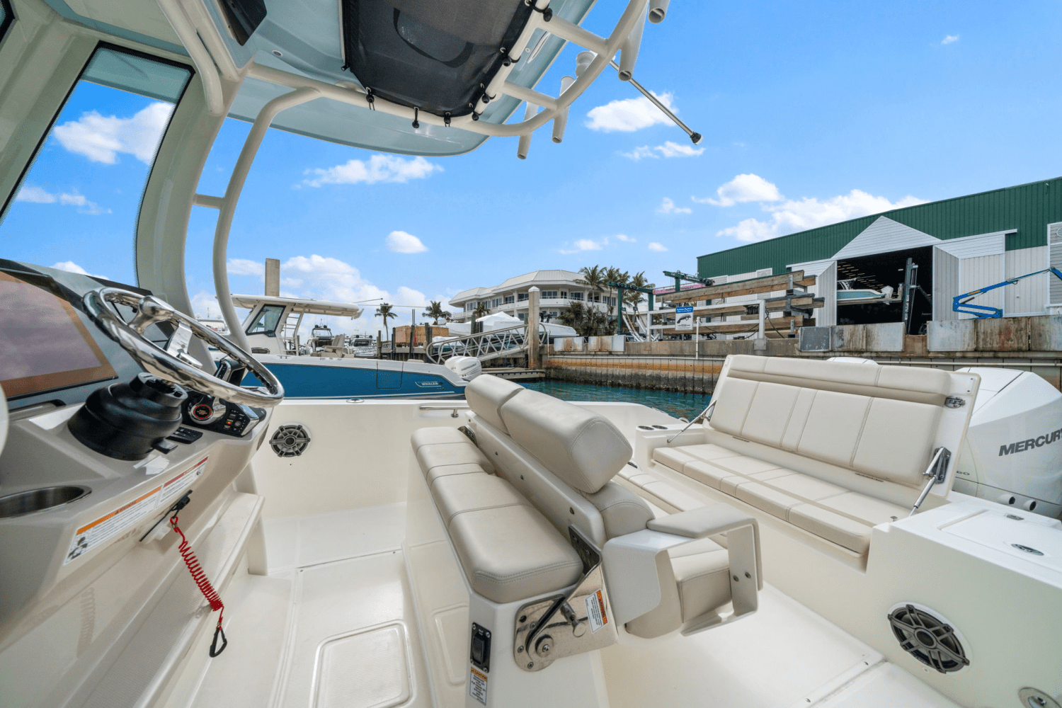 Slide: The Image of Boston Whaler 280 DAUNTLESS 2023 - 21