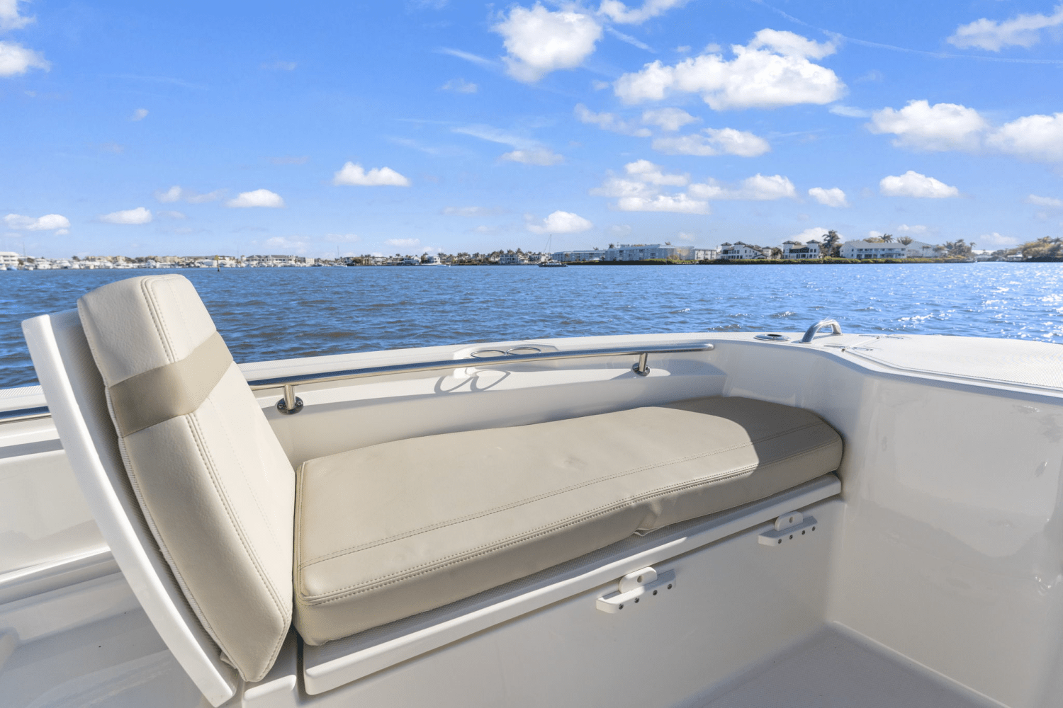 Slide: The Image of Boston Whaler 280 DAUNTLESS 2023 - 21
