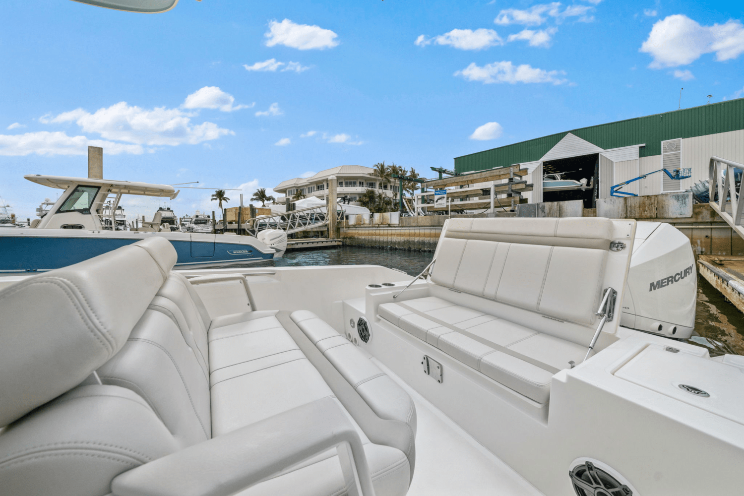 Slide: The Image of Boston Whaler 280 DAUNTLESS 2023 - 22