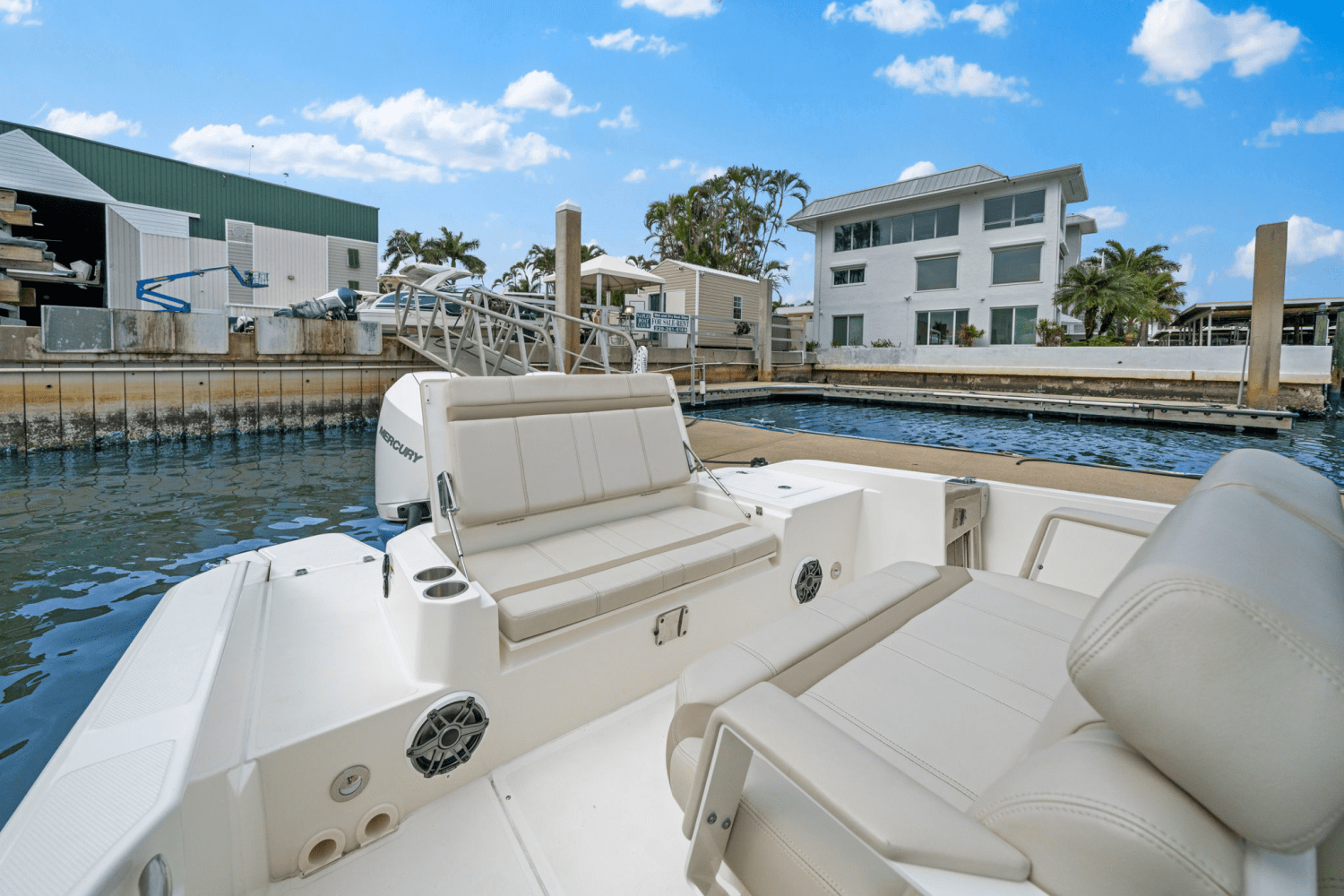 Slide: The Image of Boston Whaler 280 DAUNTLESS 2023 - 24