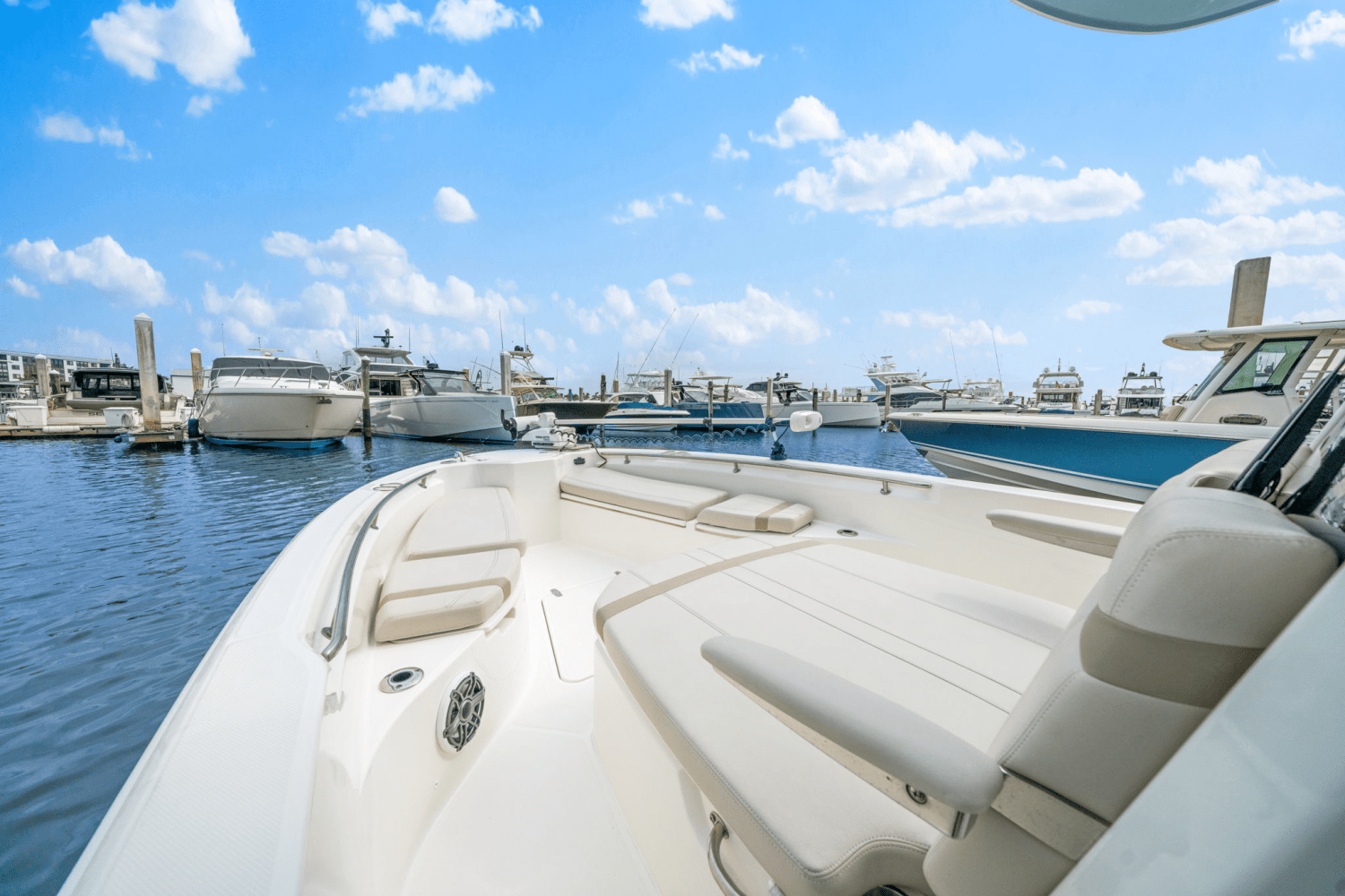 Slide: The Image of Boston Whaler 280 DAUNTLESS 2023 - 26