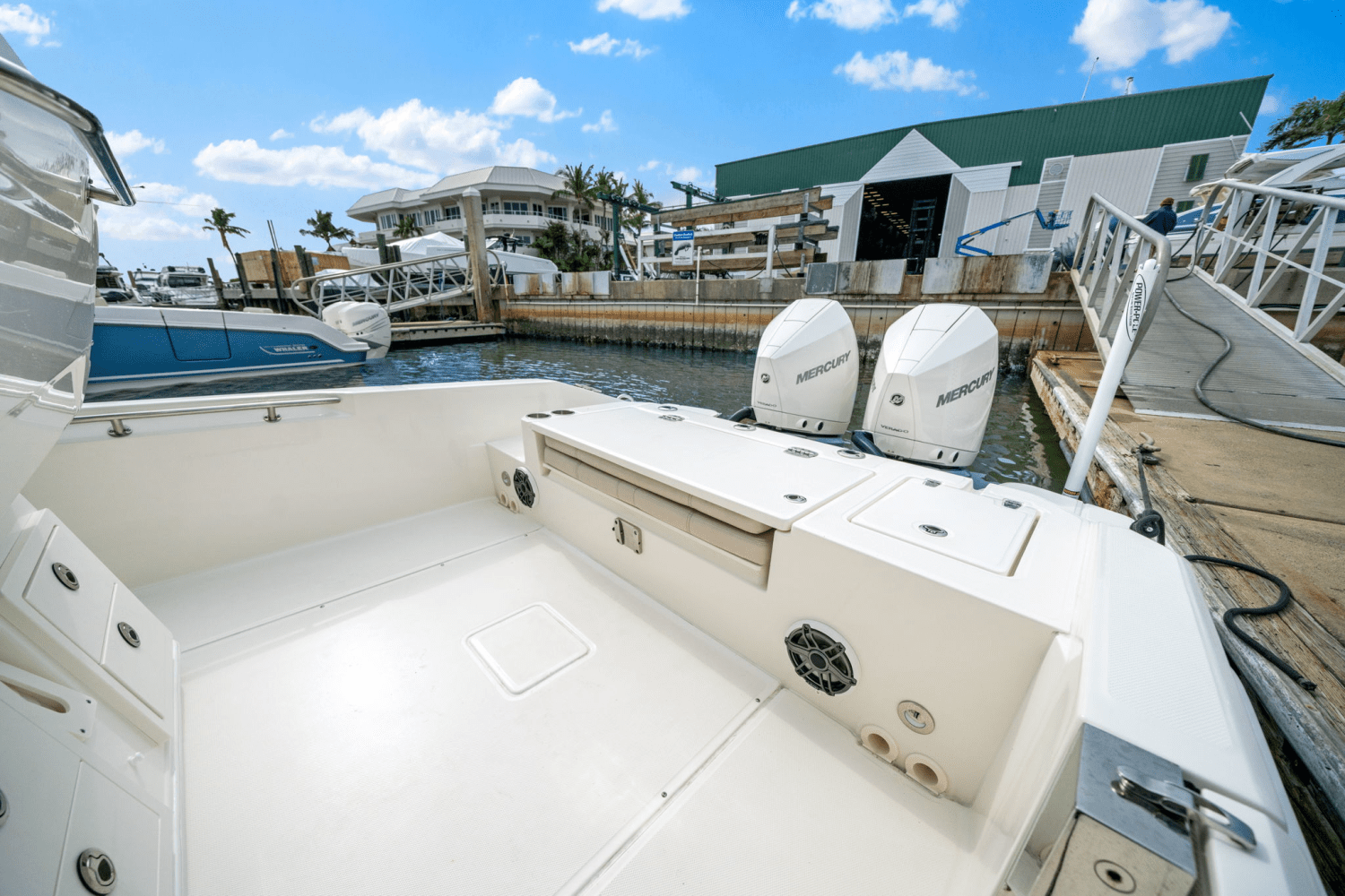 Slide: The Image of Boston Whaler 280 DAUNTLESS 2023 - 29