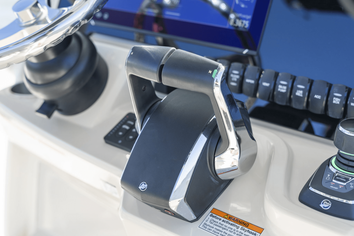 Slide: The Image of Boston Whaler 280 DAUNTLESS 2023 - 30