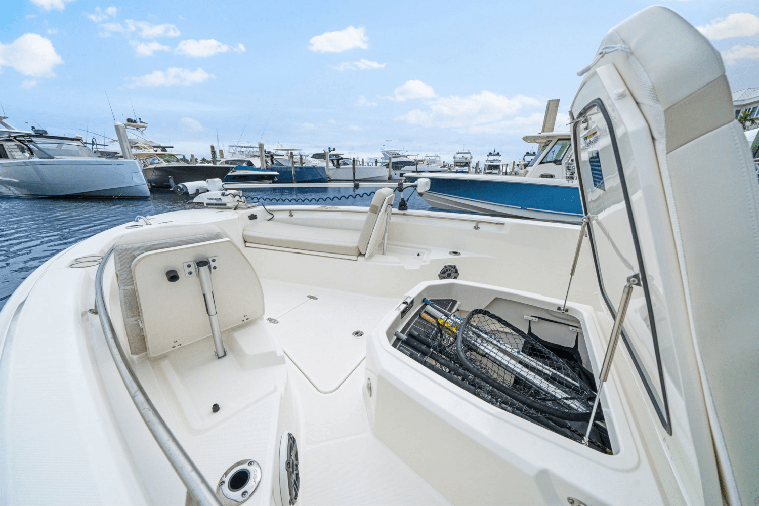 Slide: The Image of Boston Whaler 280 DAUNTLESS 2023 - 34