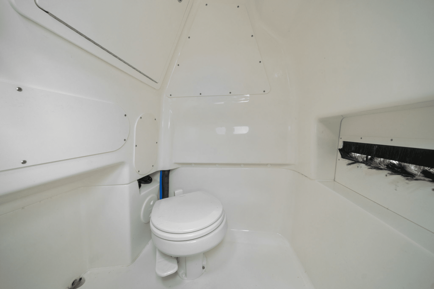 Slide: The Image of Boston Whaler 280 DAUNTLESS 2023 - 35