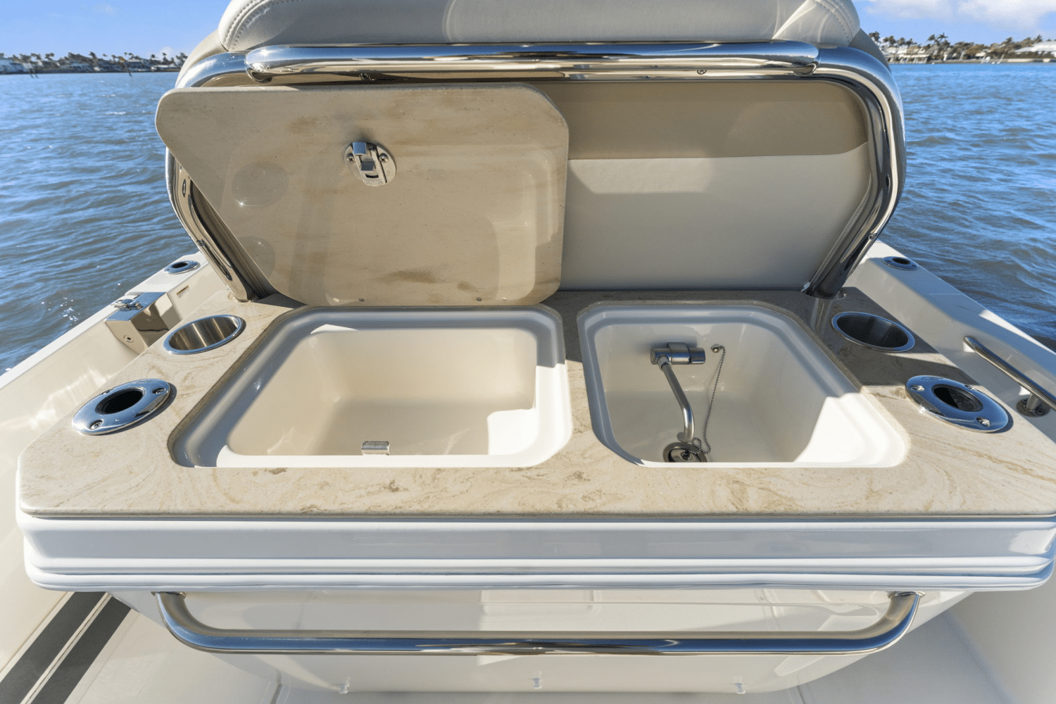 Slide: The Image of Boston Whaler 280 DAUNTLESS 2023 - 36