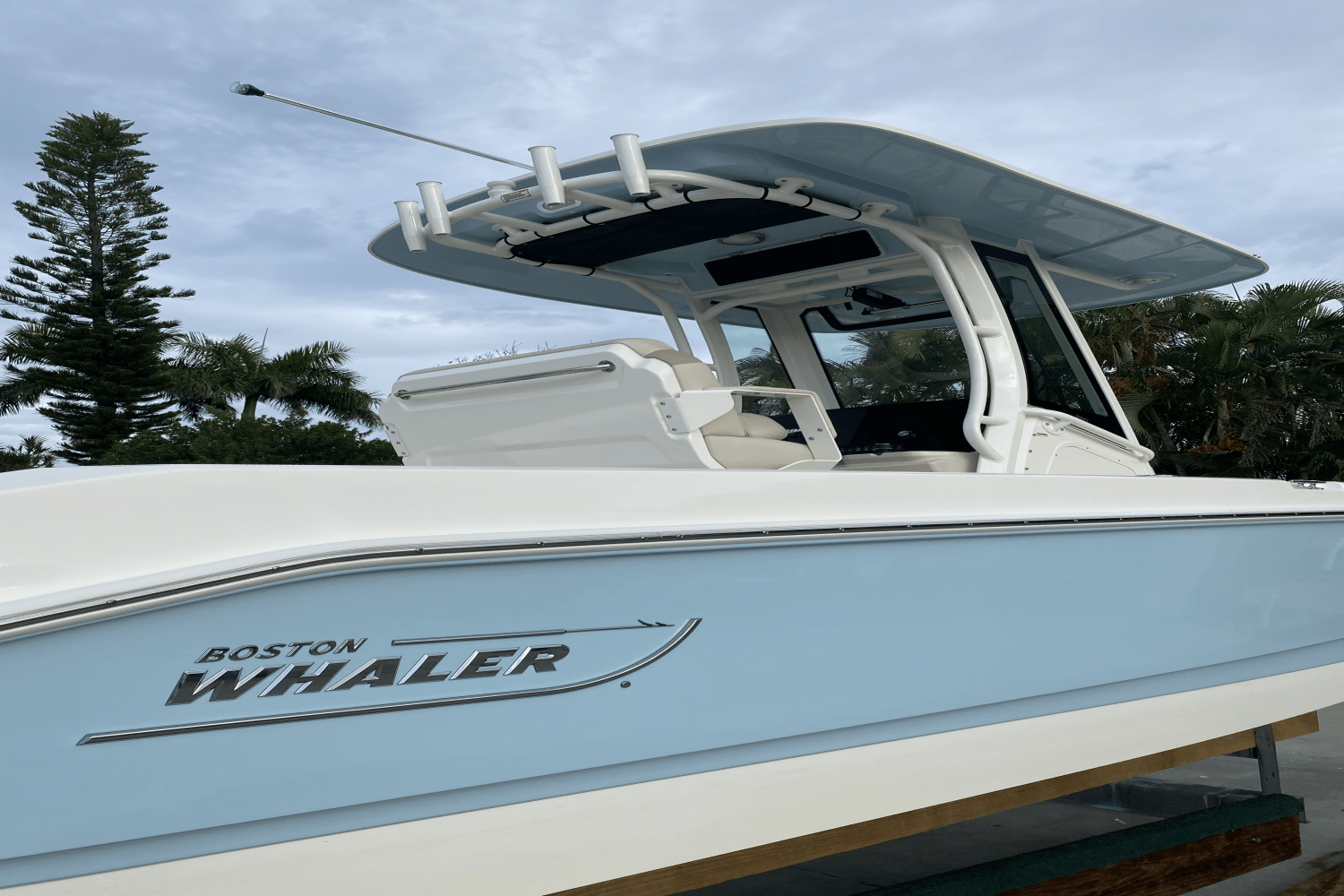 Slide: The Image of Boston Whaler 280 DAUNTLESS 2023 - 42