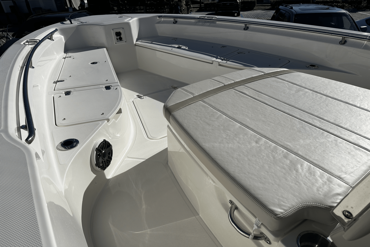 Slide: The Image of Boston Whaler 280 Dauntless 2025 - 10