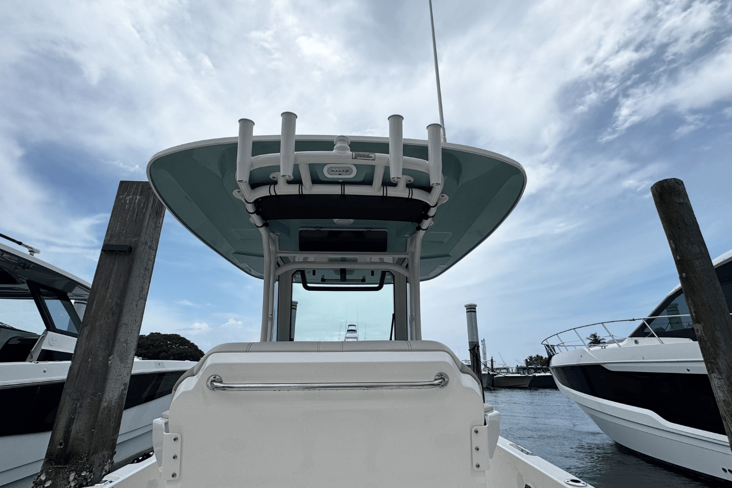 Slide: The Image of Boston Whaler 280 Dauntless 2025 - 10