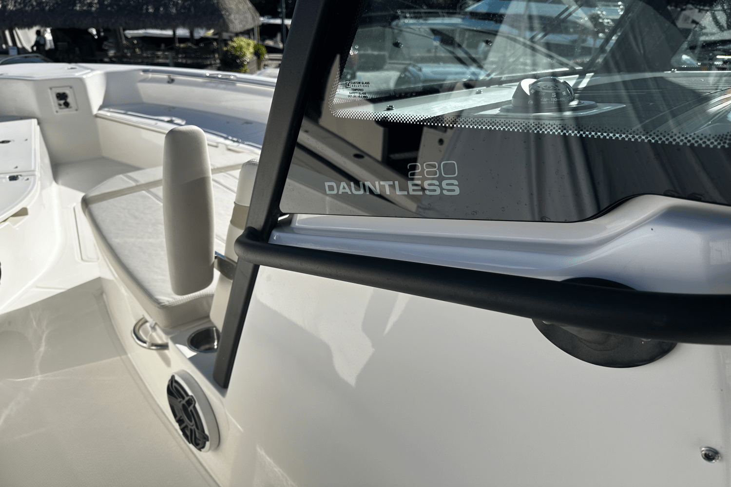 Slide: The Image of Boston Whaler 280 Dauntless 2025 - 11