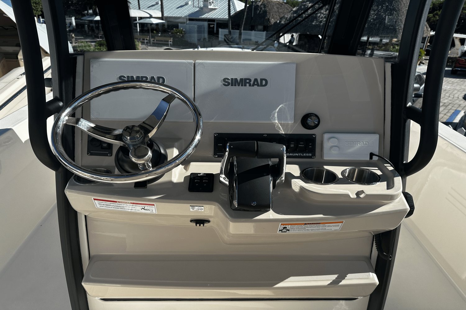 Slide: The Image of Boston Whaler 280 Dauntless 2025 - 12