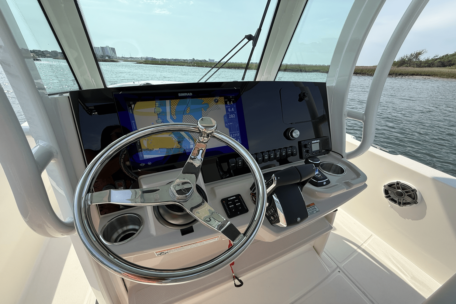 Slide: The Image of Boston Whaler 280 Dauntless 2025 - 12