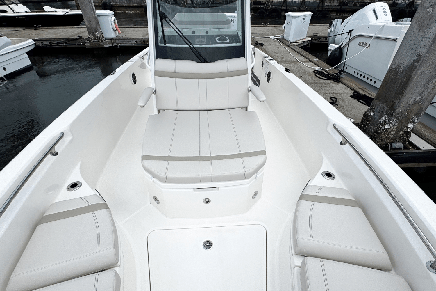 Slide: The Image of Boston Whaler 280 Dauntless 2025 - 13