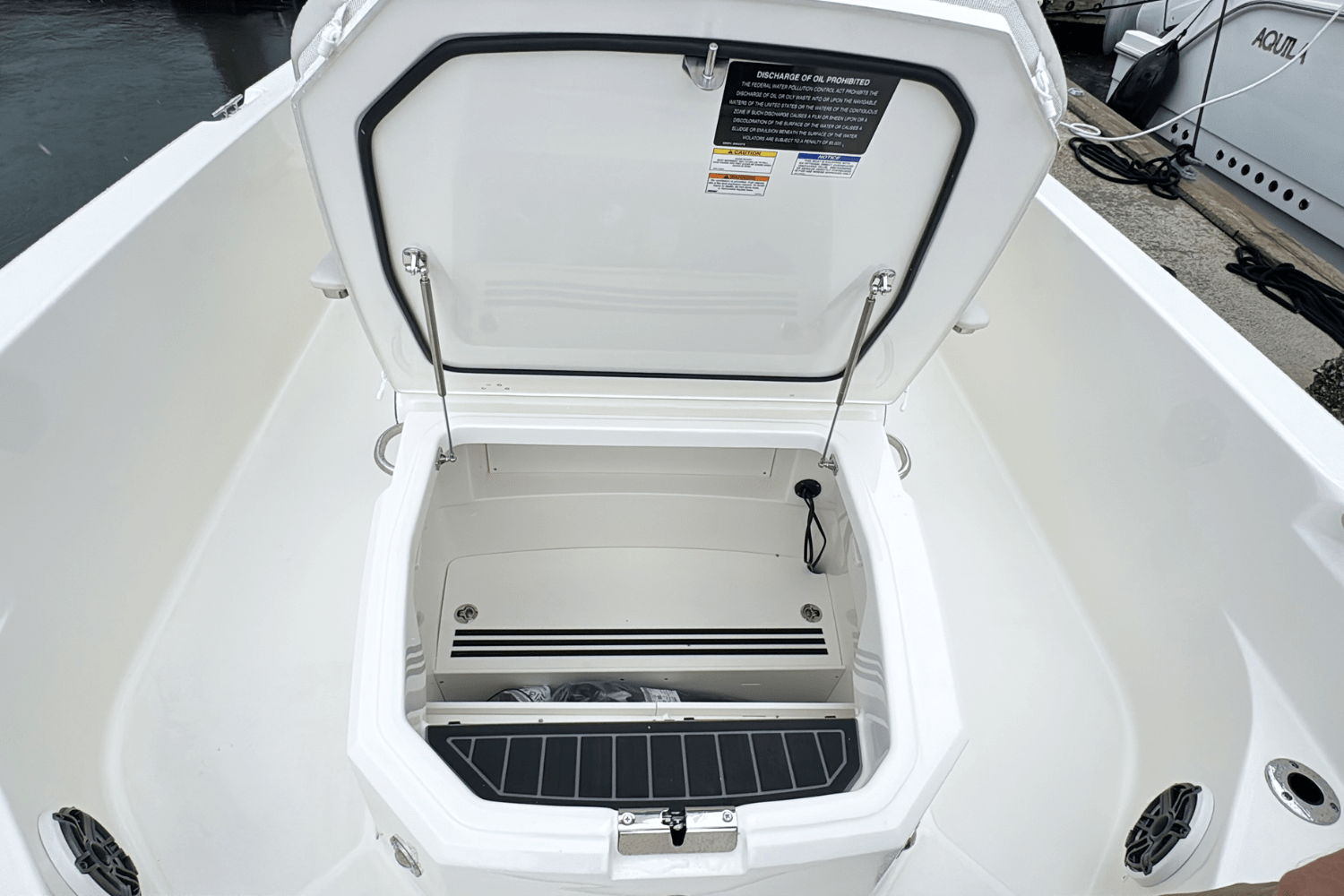 Slide: The Image of Boston Whaler 280 Dauntless 2025 - 14